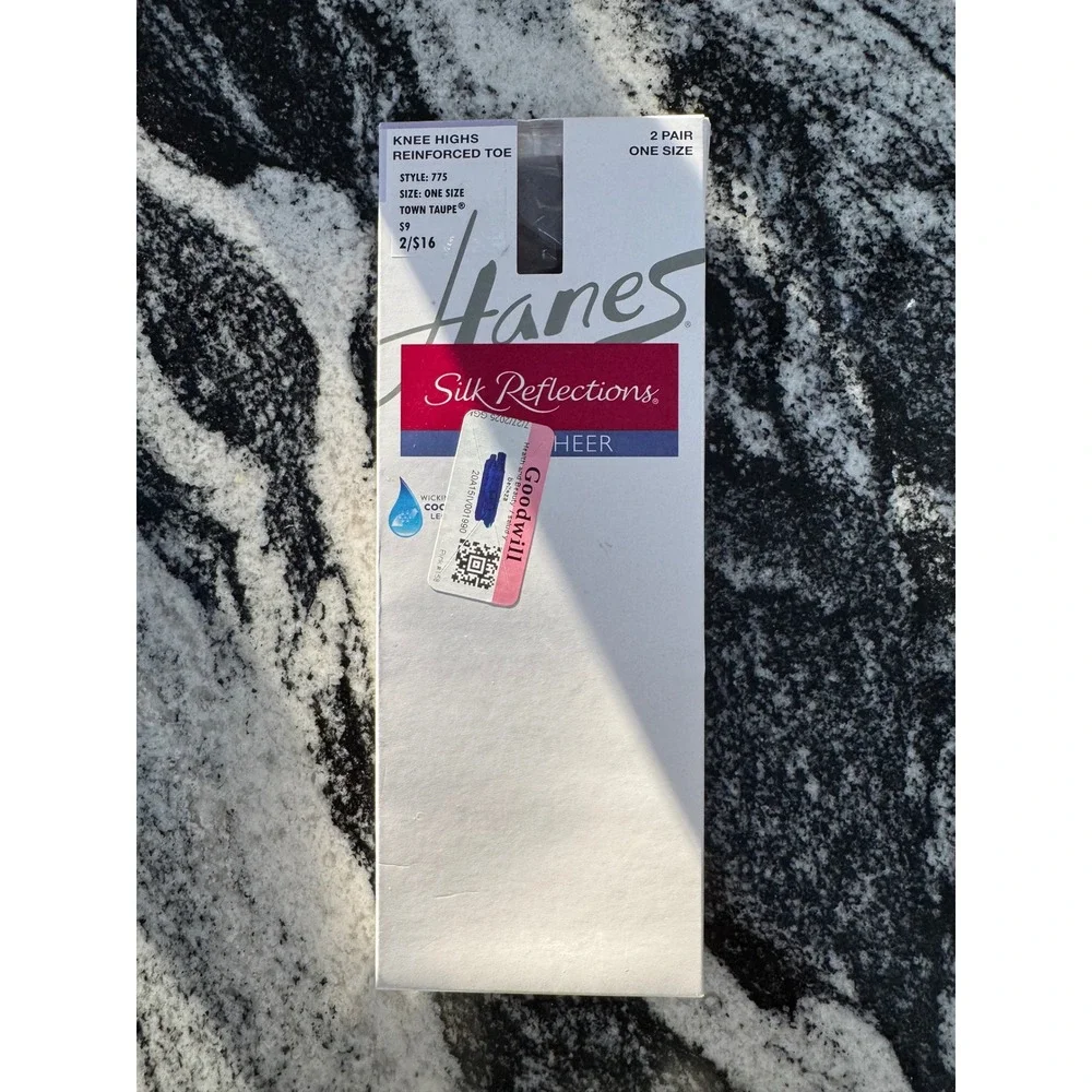 Hanes Silk Reflections Knee‎ Highs Reinforced Toe 2 Pair One Size Town Taupe